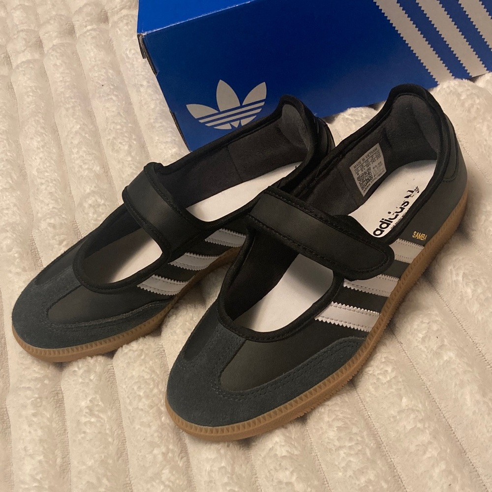 *EUC* Women’s Adidas Samba Jane (girls size 6) women’s 7.5